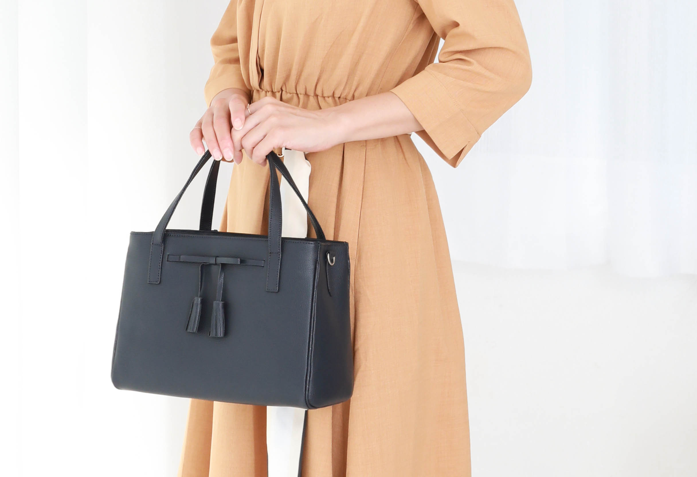 40代女性におすすめ！休日のお出かけバッグはコンパクトなサイズ感の上質なバッグ