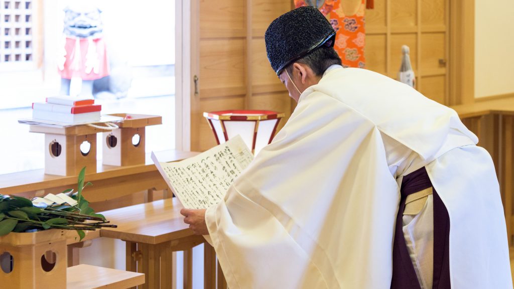 お宮参りの当日は、神社への参拝・記念撮影・