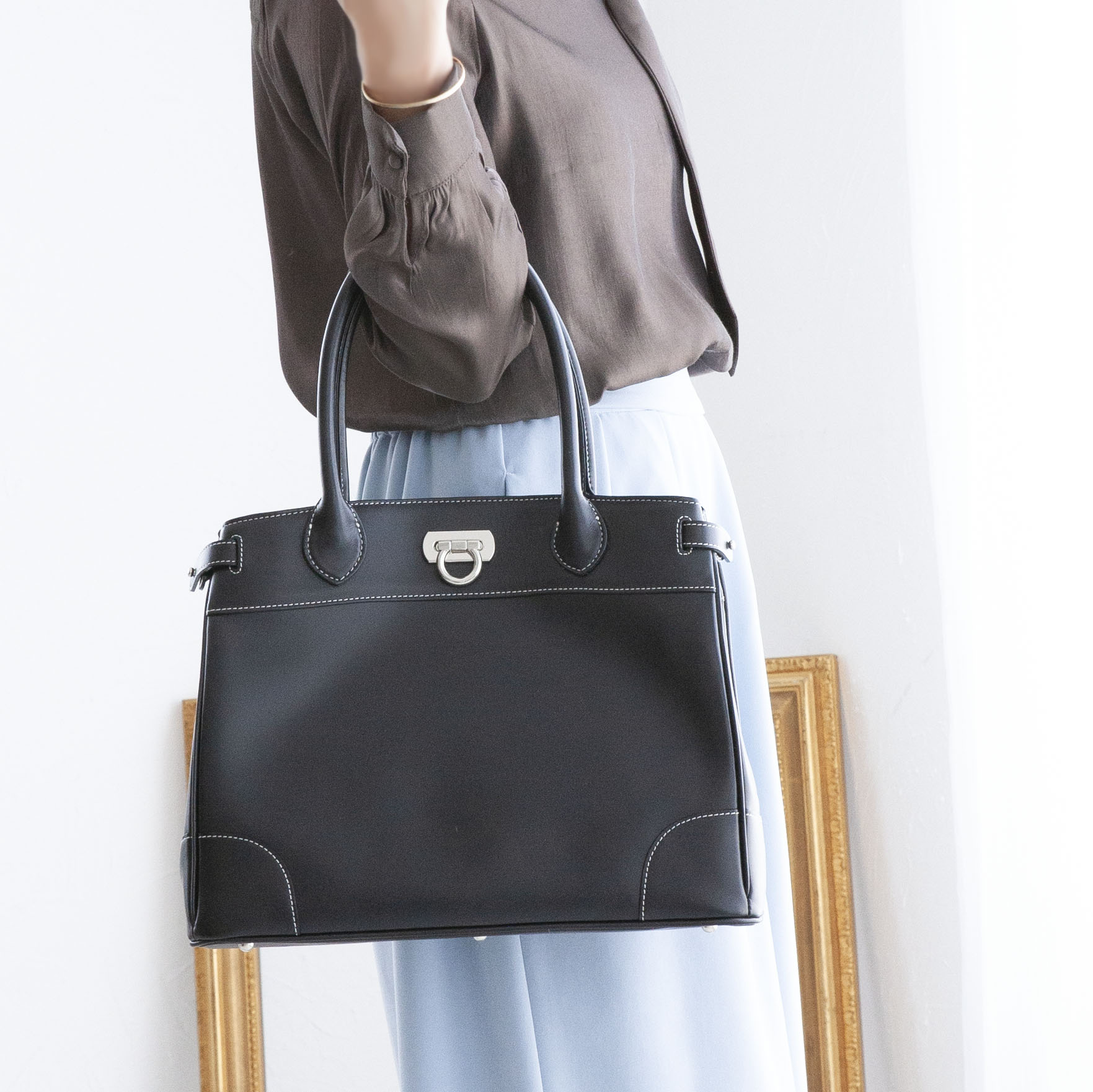 働く女性におすすめの定番A4サイズのレディースのビジネスバッグは傳濱野のクラシックトート
