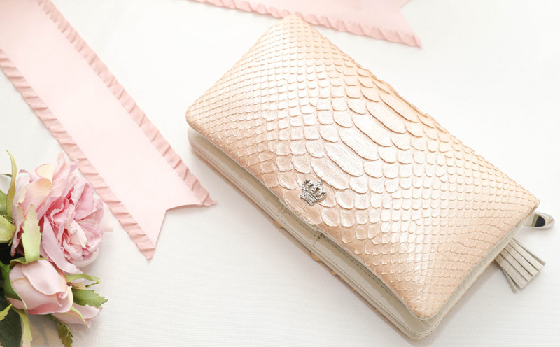 22年版 金運がアップするお財布の選び方 風水で見る幸運の色と人気ブランドの開運財布43選