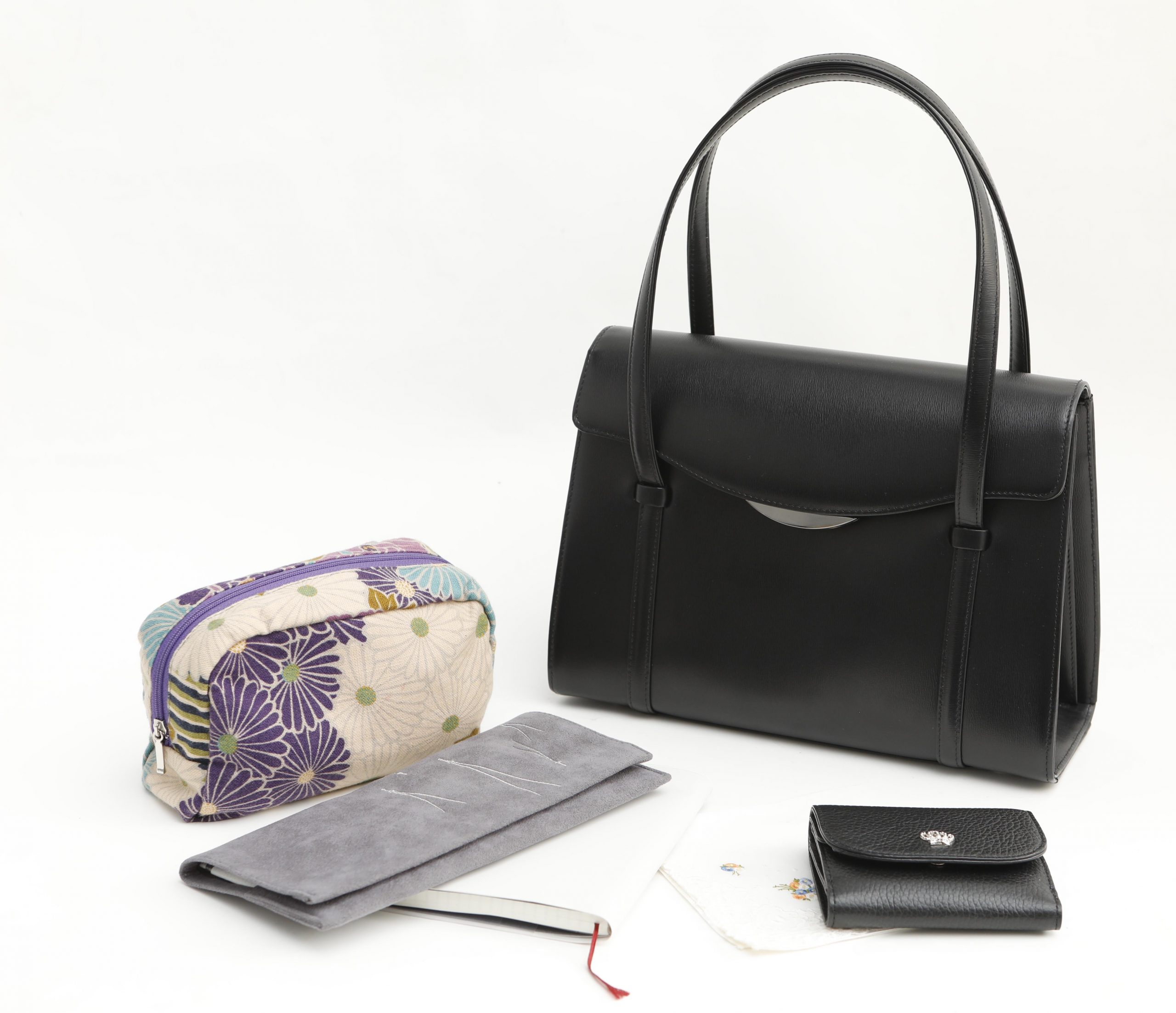 1つあると安心 慶弔両用のフォーマルバッグ 上品さときちんと感を兼ね備えるおすすめのバッグをご紹介します