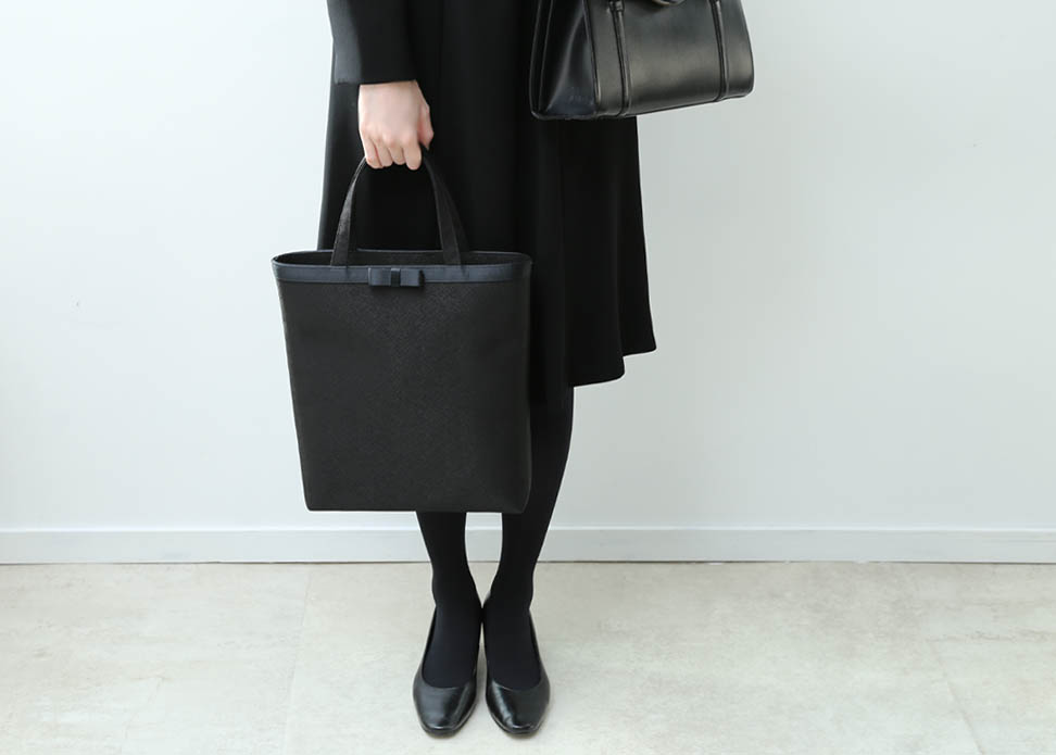 マナー違反にならない 喪服に合うバッグの選び方とおすすめバッグ7選