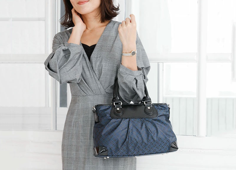 60代の女性におすすめの軽くて品のあるバッグは、傳濱野はんどばっぐのリタ